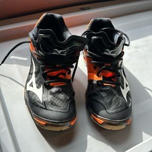 Mizuno women’s volleyball shoes